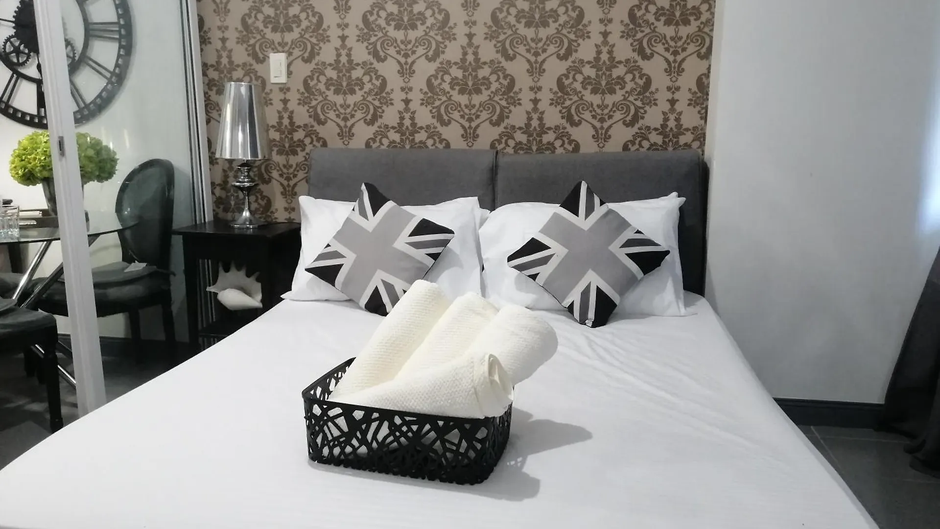 Fe Staycation Paranaque City Guest house